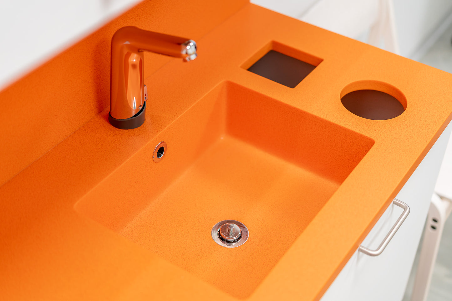 D0480-00 Kirkas oranssi