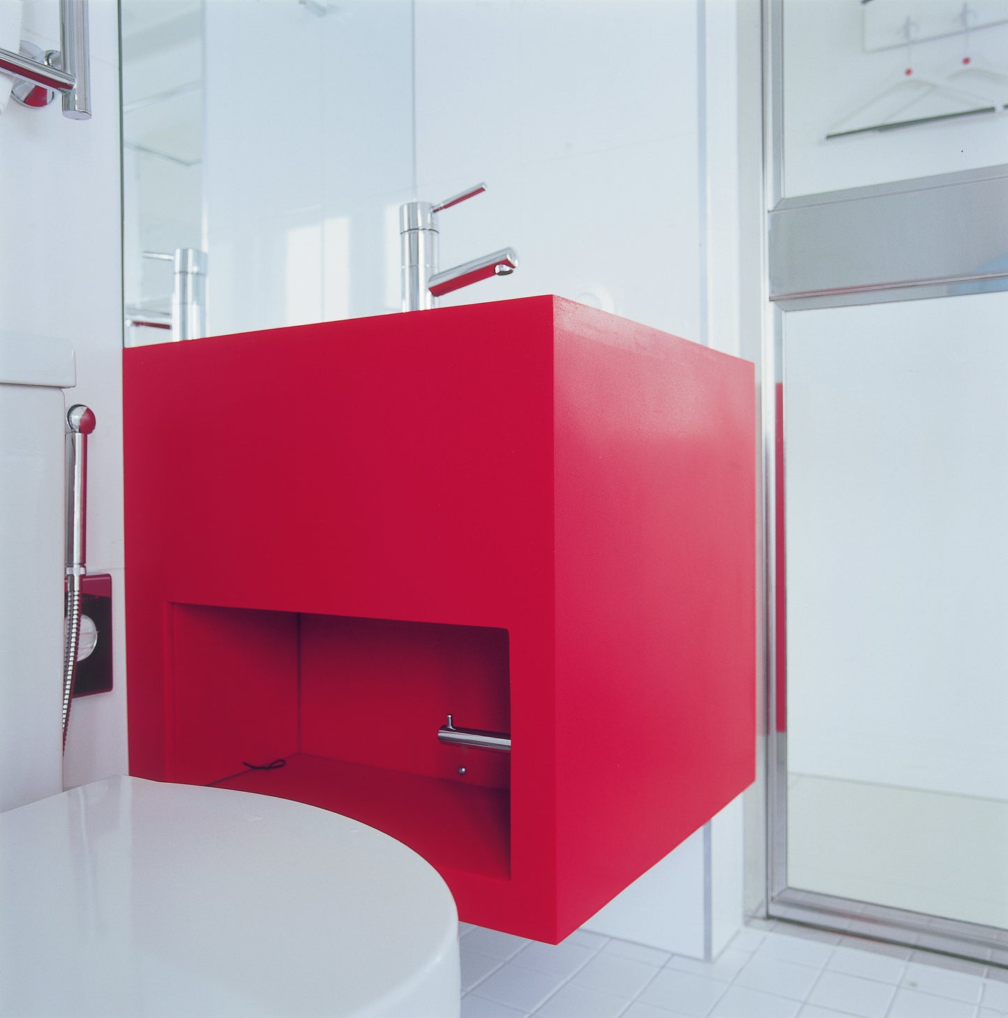 D0450-00 Keskipunainen