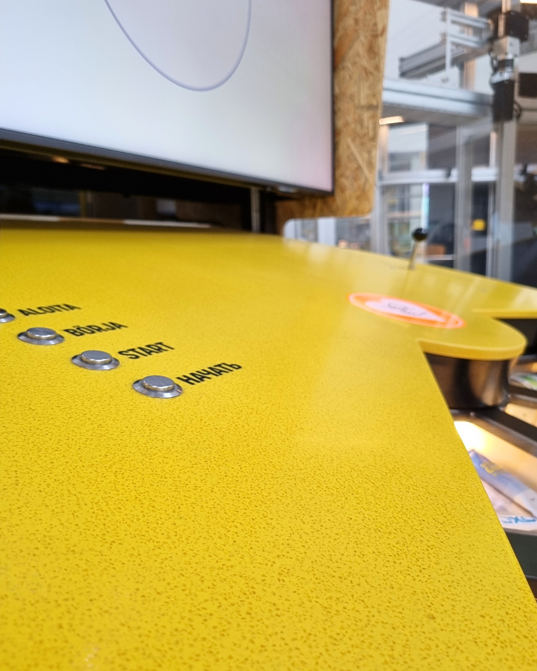 R1023-00 Traffic Yellow