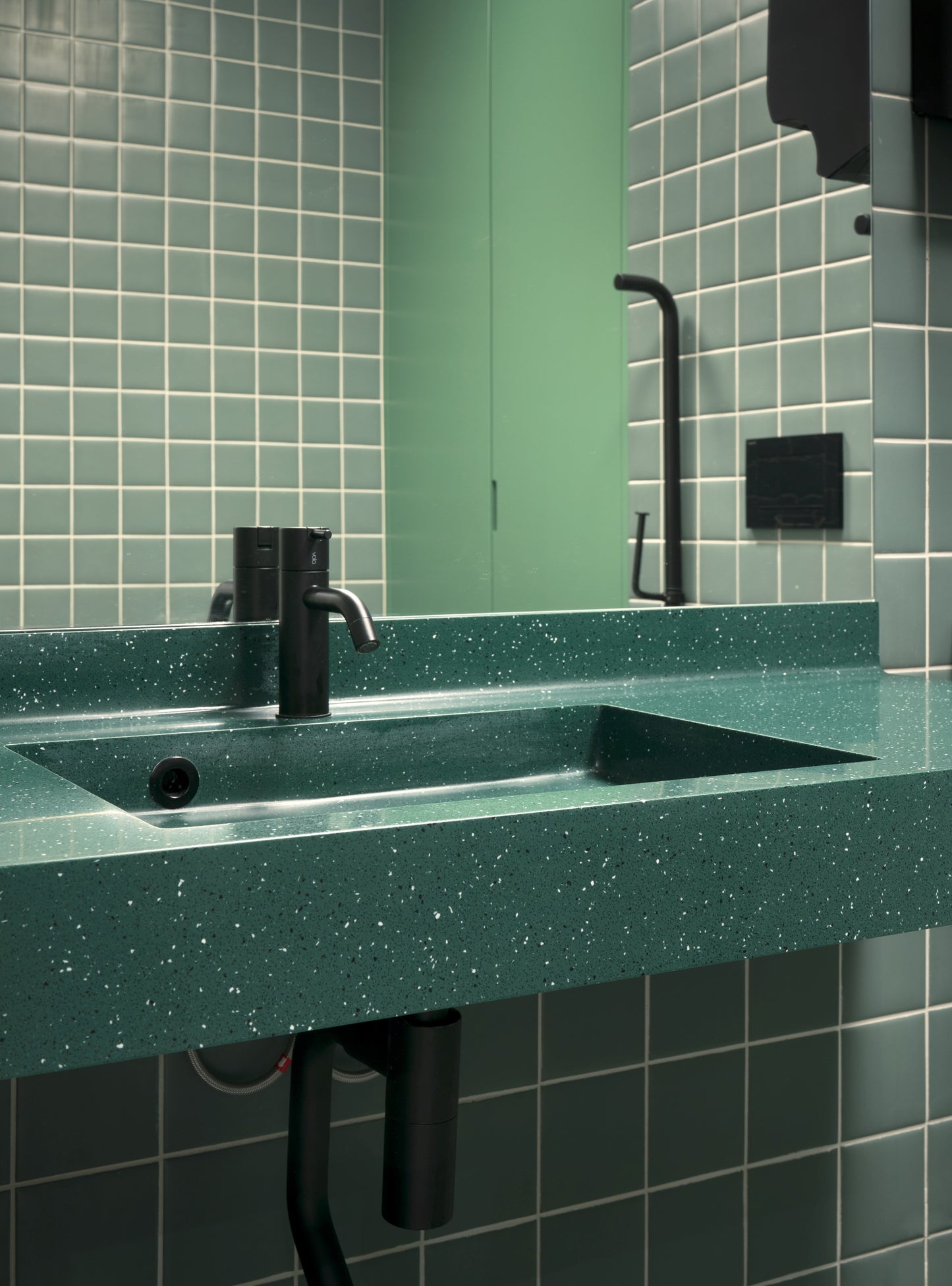 Accessible hotel room washbasin top EST 300